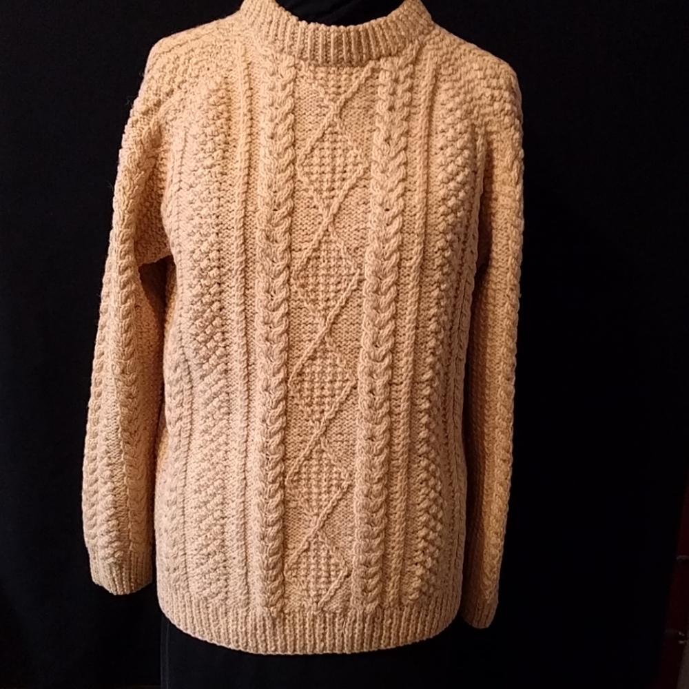 WOMEN'S SWEATER
